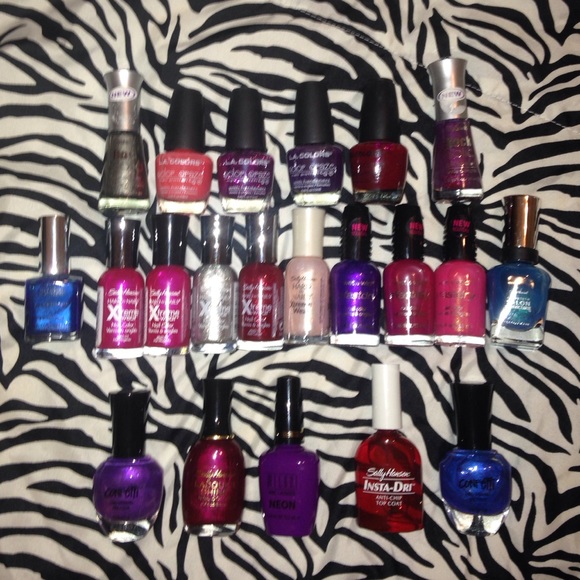 Sally Hansen Other - ‼️20 bottles nail polish + bonus anti-chip topcoat