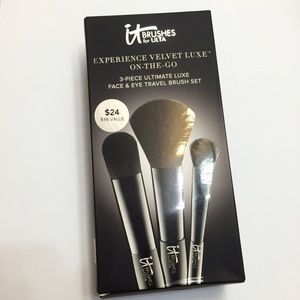 It Cosmetics Experience Velvet Luxe Brush Set