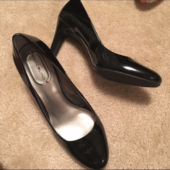 Brand new black pumps!