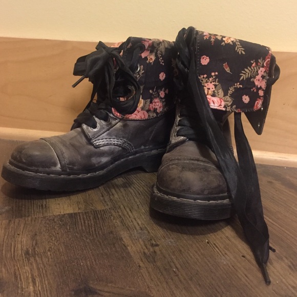 Dr Martens Airwair boots dark brown women us size7