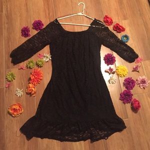 Lace black elastic shift style dress 3/4 sleeves