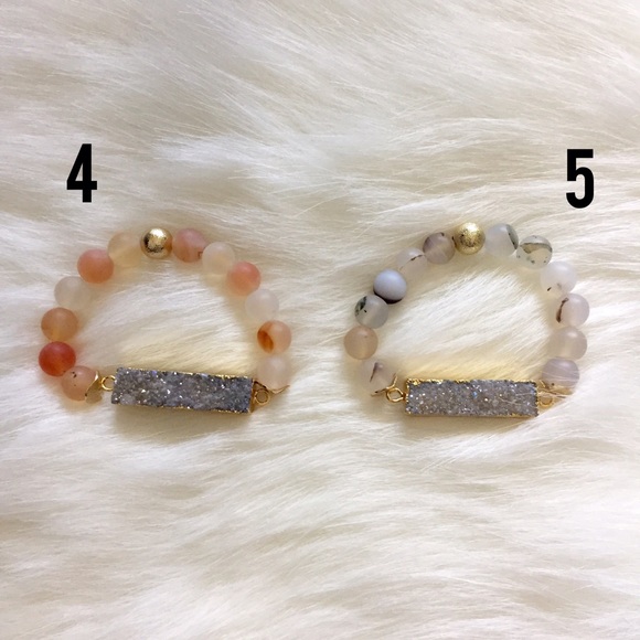Frosted agate and iridescent druzy bar bracelet - Picture 3 of 4