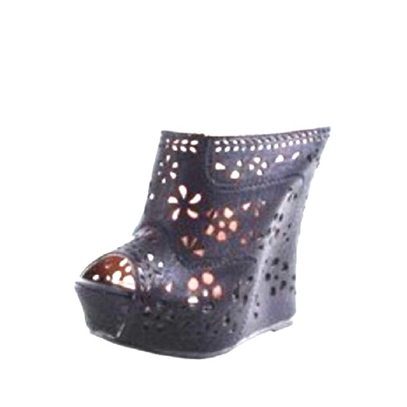Black Wedges