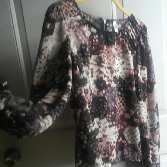 Xhilaration blouse.  3/4 sleeve flowered georgette