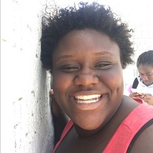 Meet your Posher, Alexis