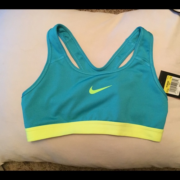 NWT Nike sports bra