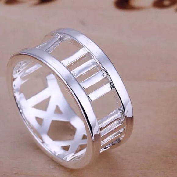 Roman Number Ring. Size: 8 .925 SSRP New