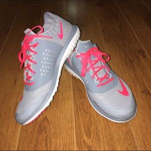 NIKE Women's Sneakers