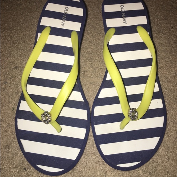 7 1/2 Old Navy Wedge Flip flops