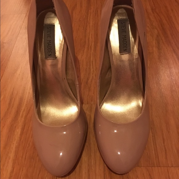 Nude Steve Madden pumps