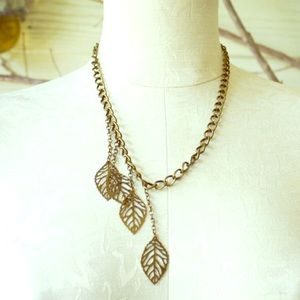 ✂️price cut✂️ Bohemian leaf necklace
