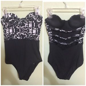 NWOT strapless bathing suit