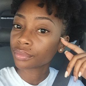 Meet your Posher, Dominique