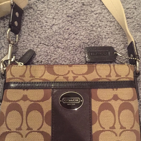 Coach Cross Body Bag - Picture 3 of 4