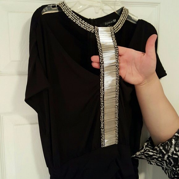 Little black dress with beaded  necklace - Picture 2 of 4