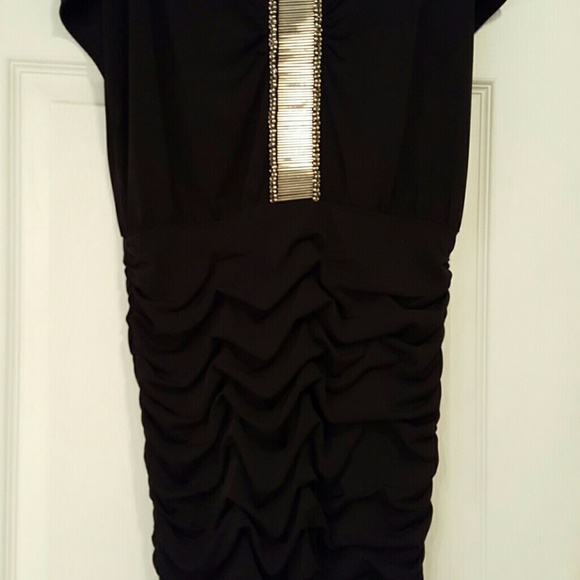 Little black dress with beaded  necklace - Picture 4 of 4