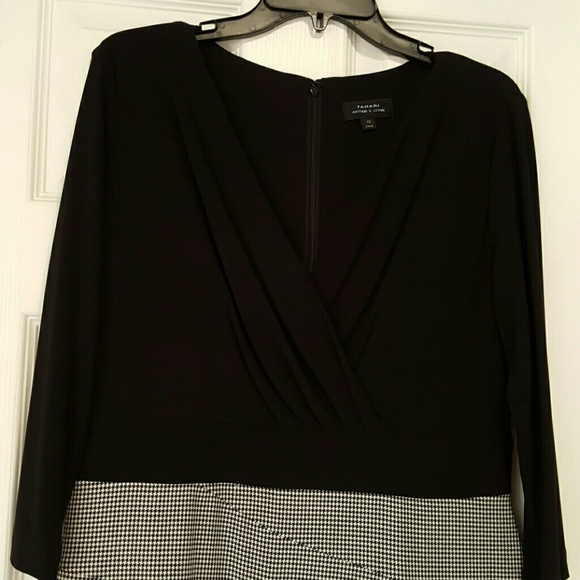 Hounds tooth ruffled  V-neck Dress - Picture 3 of 4