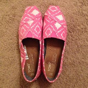 Toms Shoes Size 5