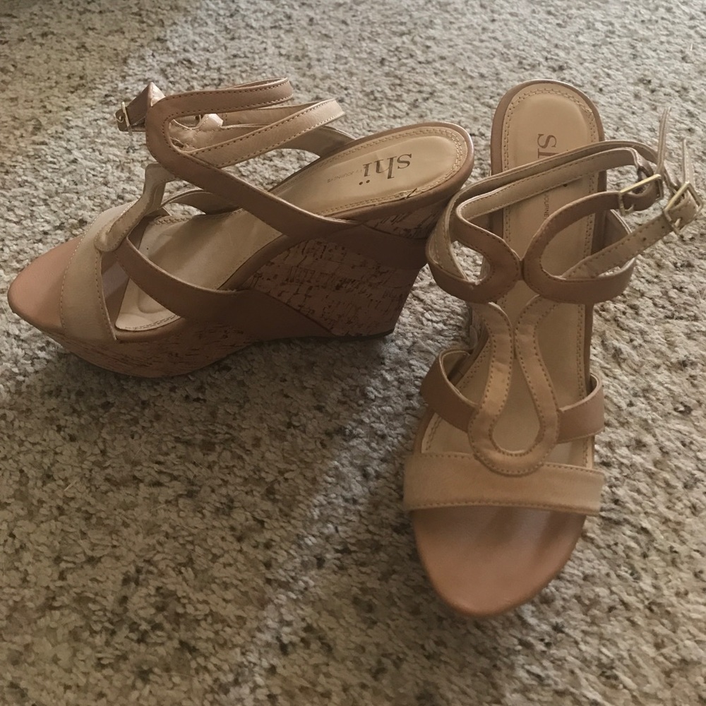 Gorgeous Tan Wedges