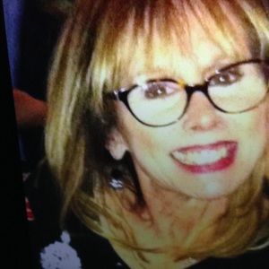 Meet your Posher, Laraine