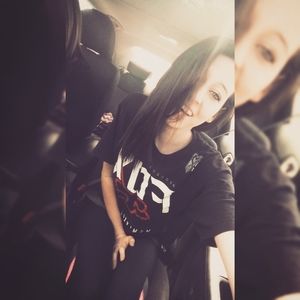 Meet your Posher, Caitlin