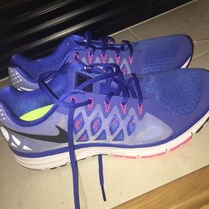 WOMENS NIKE ZOOM VOMERO 9