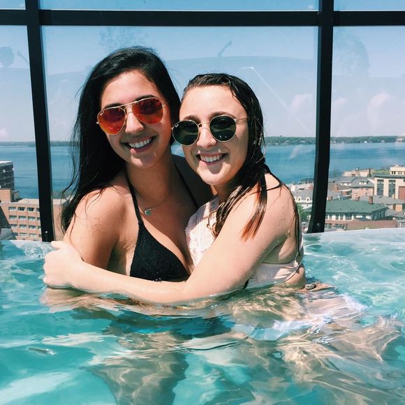 Meet your Posher, Sabine - Picture 1 of 1