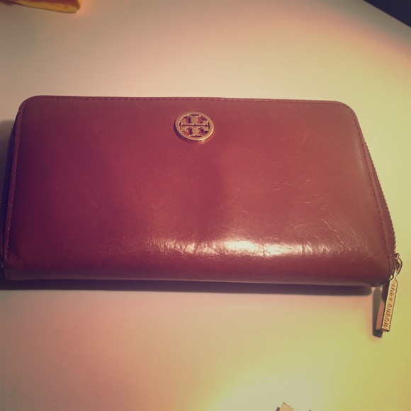 Tory Burch wallet.