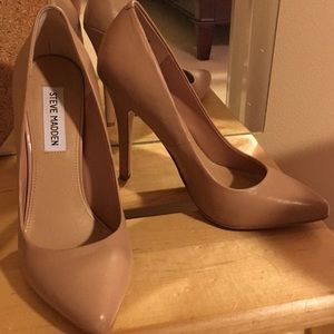 Steve Madden nude pumps