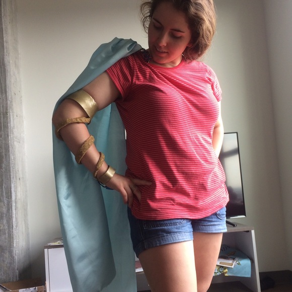 Zoe {Read for size info in modeling pictures} - Picture 2 of 3