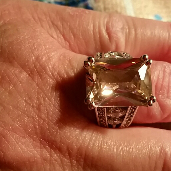 A ladies ring