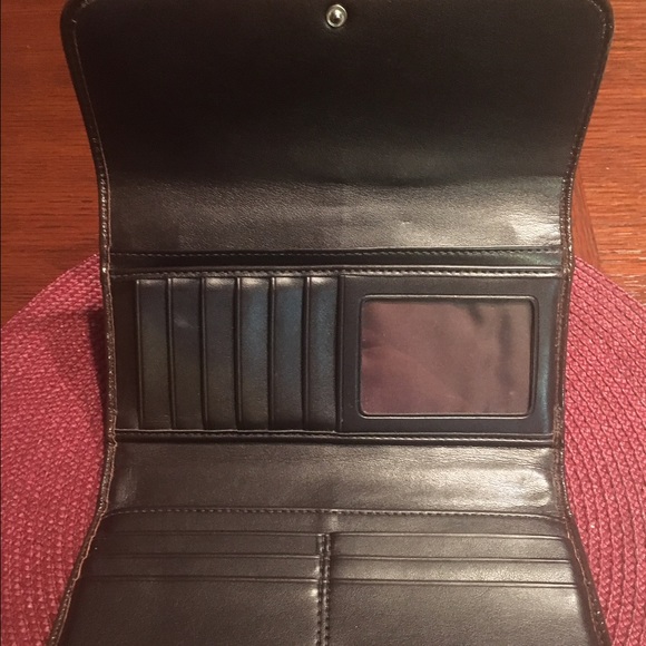 Coach trifold wallet w checkbook insert!! BEAUTY!! - Picture 3 of 4