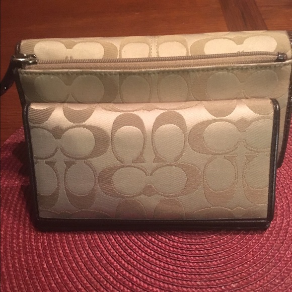 Coach trifold wallet w checkbook insert!! BEAUTY!! - Picture 4 of 4