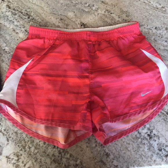 NIKE SHORTS