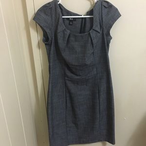 Cute formal attire dress! Perfect with waist belt.