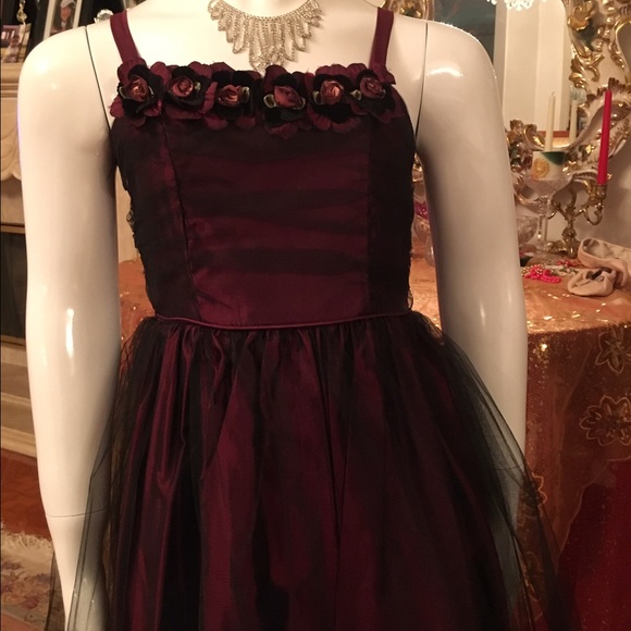 Gorgeous burgundy girls dress - Picture 2 of 2