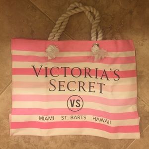 a brand new victoria secret tote beach bag!! 😍