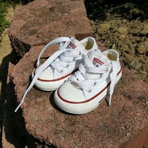 White toddlers converse size 6