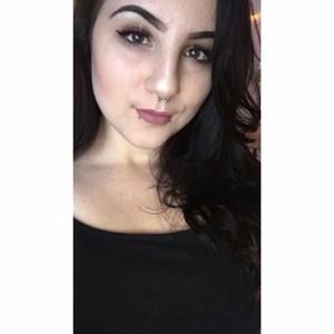 Meet your Posher, Claudia