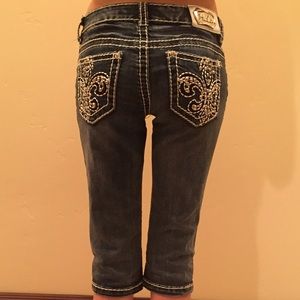 Fleur-de-lis Dark Wash Capri Jeans