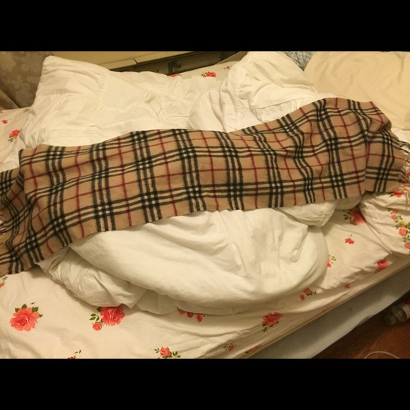 Burberry Classic Cashmere Scarf NWOT