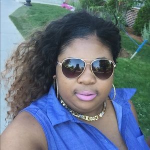 Meet your Posher, Paula