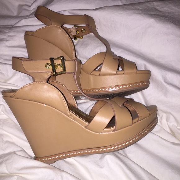 Qupid nude wedges