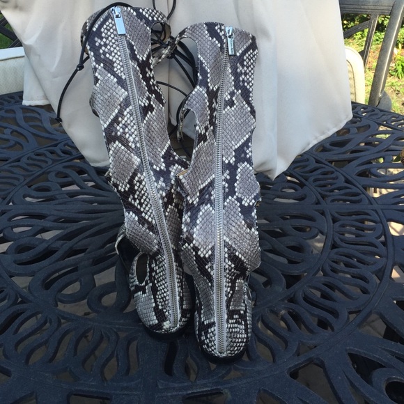 Michael Kors gladiator sandal - Picture 2 of 4