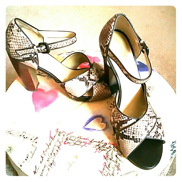 Women's shoes