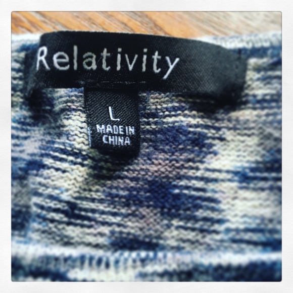 ✳️ Relativity sweater - Picture 2 of 3