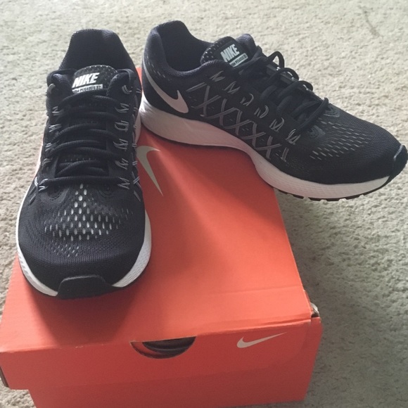 BRAND NEW Nike Zoom Pegasus 32 athletic shoes
