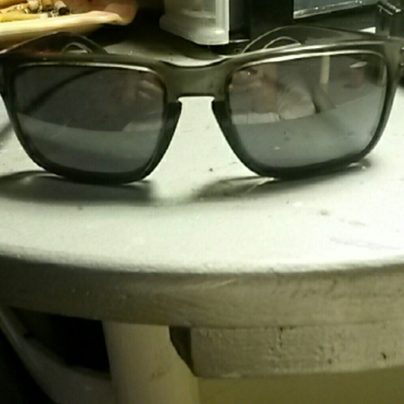 Black oakley sunglasses