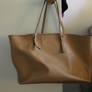 Michael Kors Jet Set tote!!