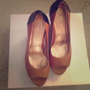 Tan leather BCBG 8M pumps